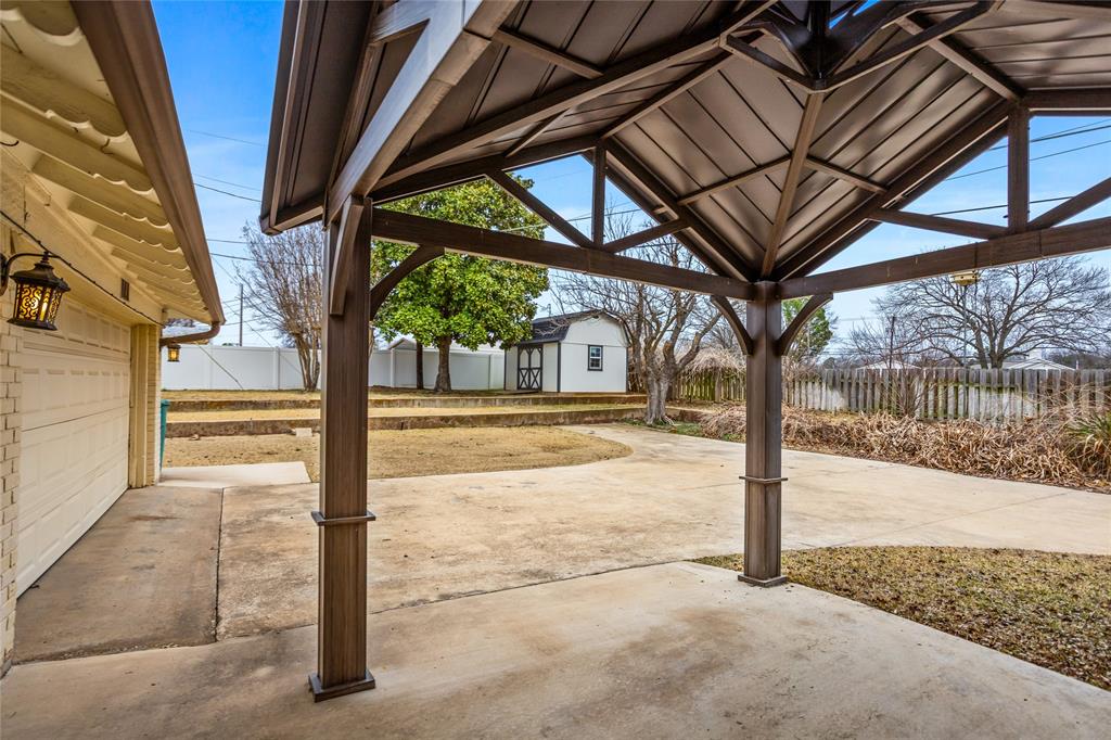 1401 Greenbrier Drive Property Photo 26