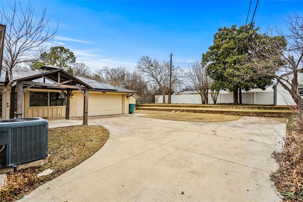 1401 Greenbrier Drive Property Photo 30
