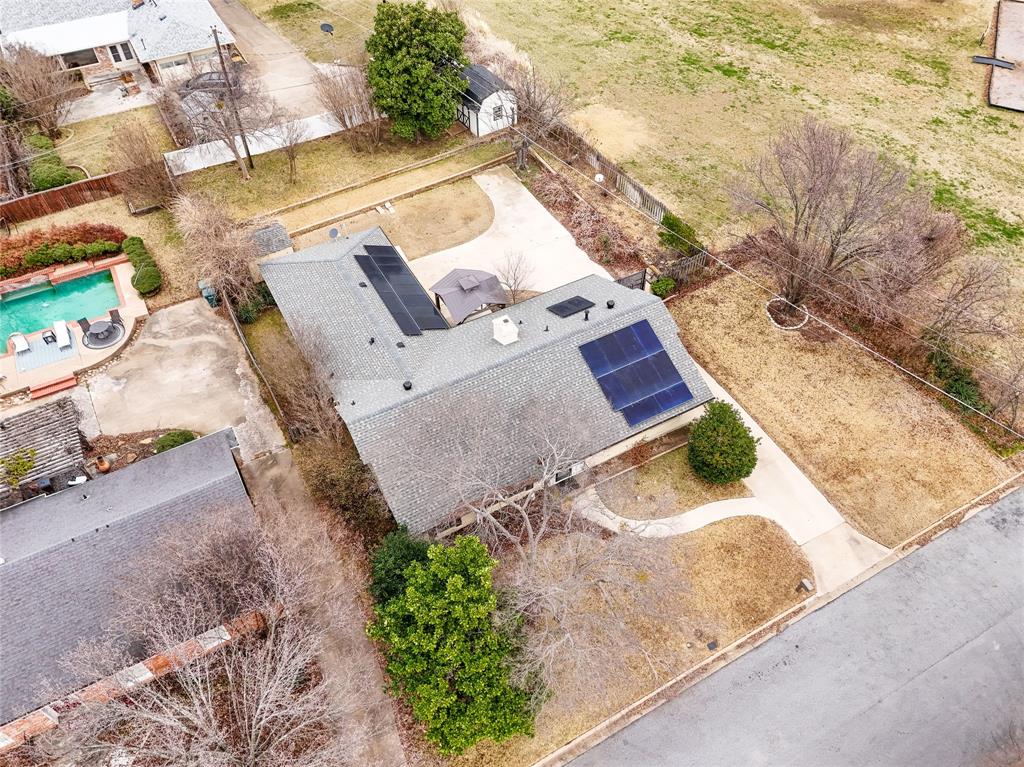 1401 Greenbrier Drive Property Photo 32