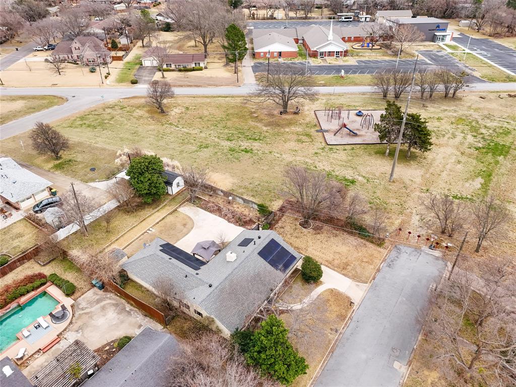 1401 Greenbrier Drive Property Photo 34
