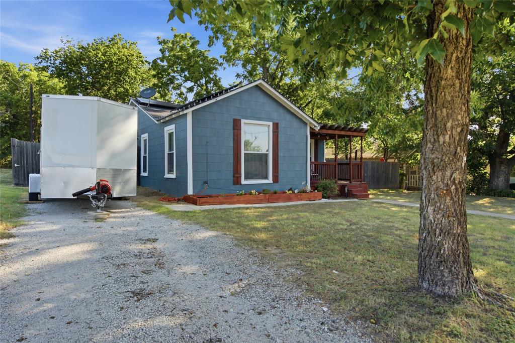 116 W 7th Street Property Photo 4