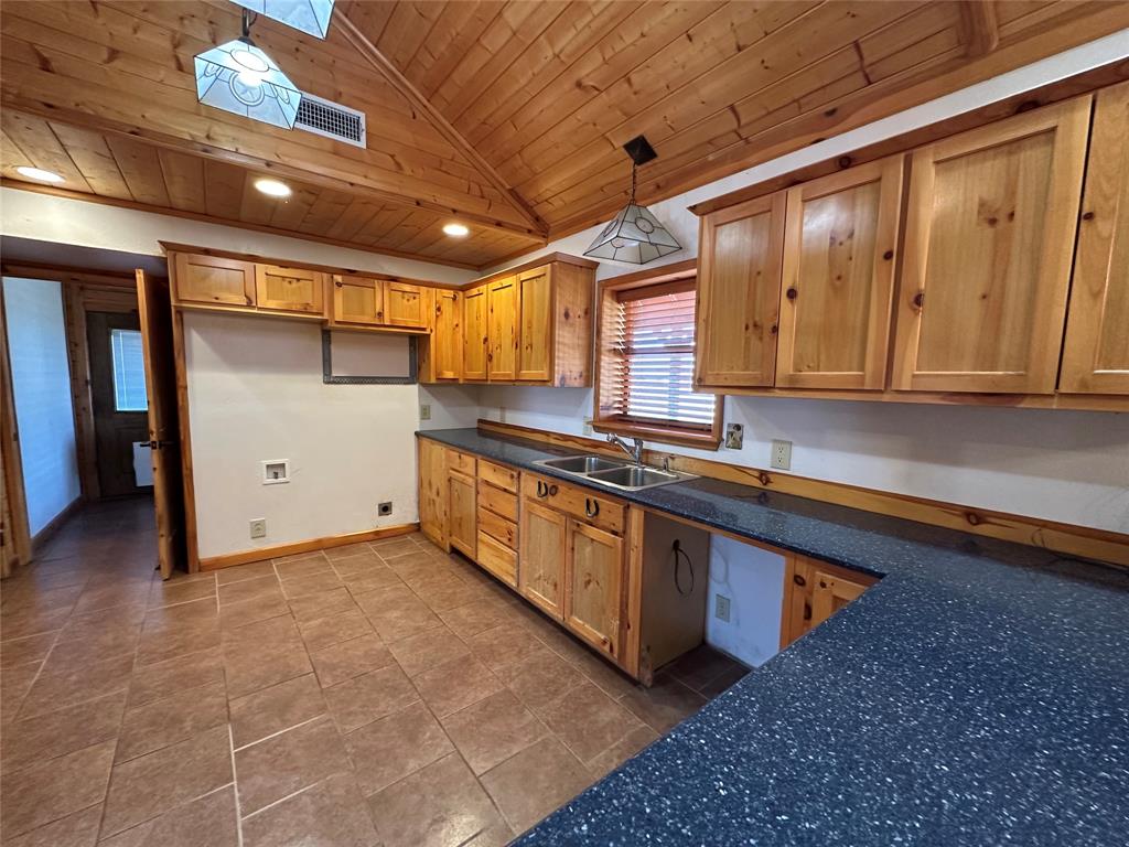 349 Lake Point Property Photo 11