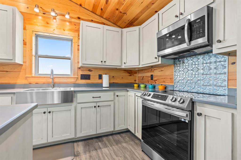 1141 Pitchfork Ranch Road Property Photo 8