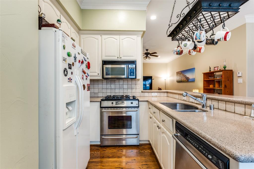 4007 Bowser Avenue D Property Photo 8