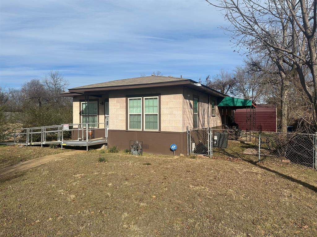 631 W Walker Street Property Photo 1