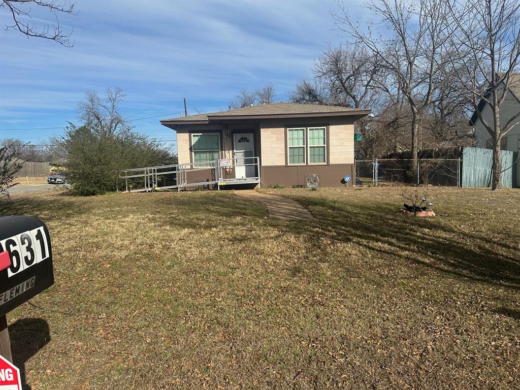 631 W Walker Street Property Photo 2