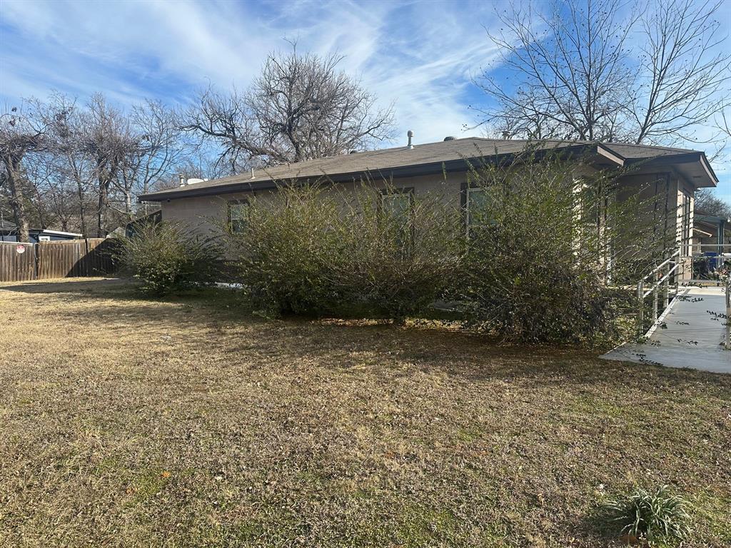 631 W Walker Street Property Photo 5