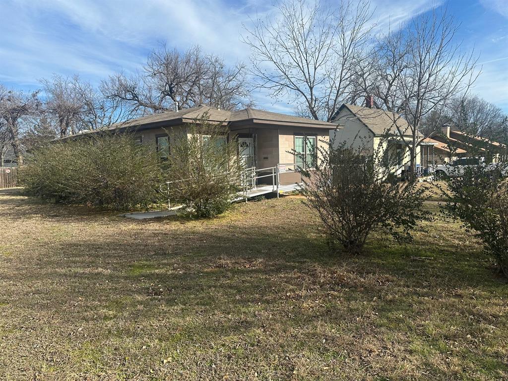 631 W Walker Street Property Photo 6