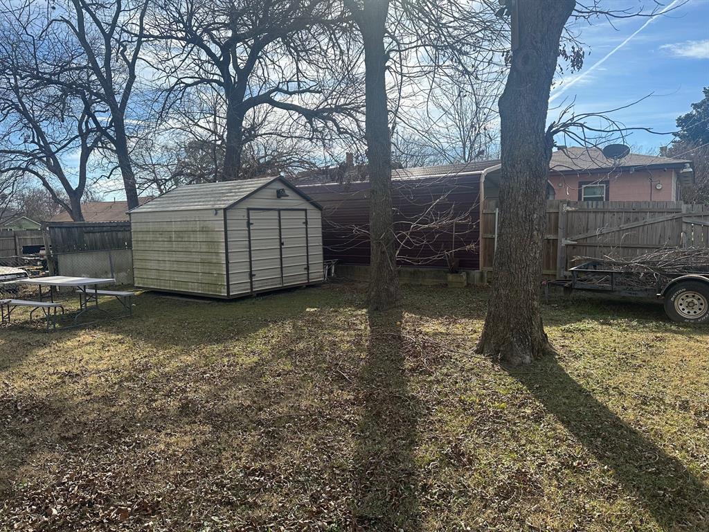 631 W Walker Street Property Photo 13