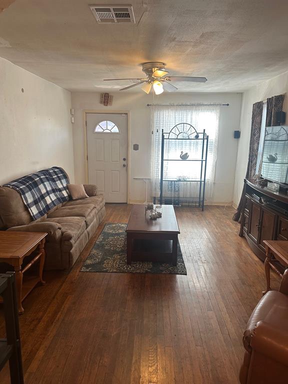 631 W Walker Street Property Photo 15