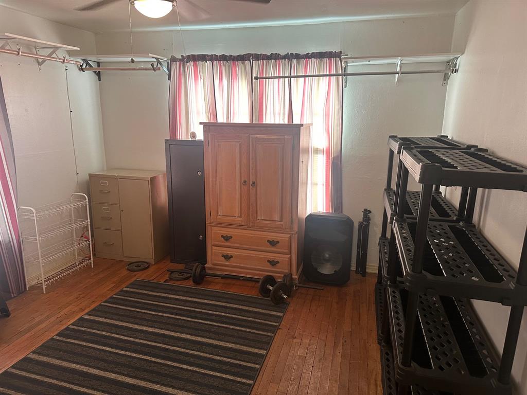 631 W Walker Street Property Photo 29