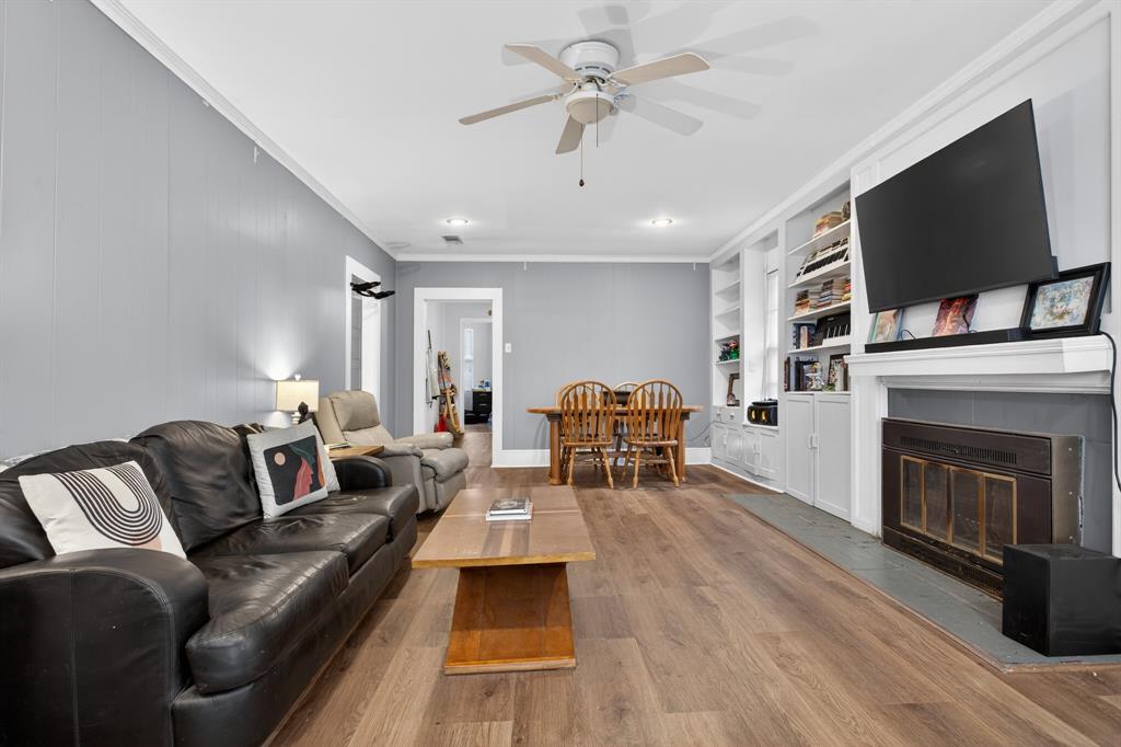 1111 N Austin Street Property Photo 4