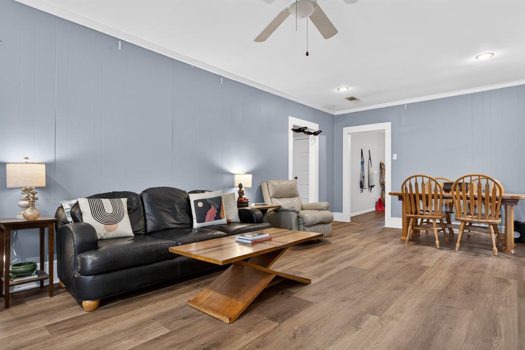1111 N Austin Street Property Photo 5