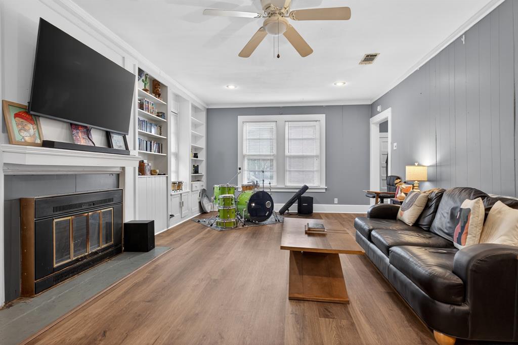 1111 N Austin Street Property Photo 6