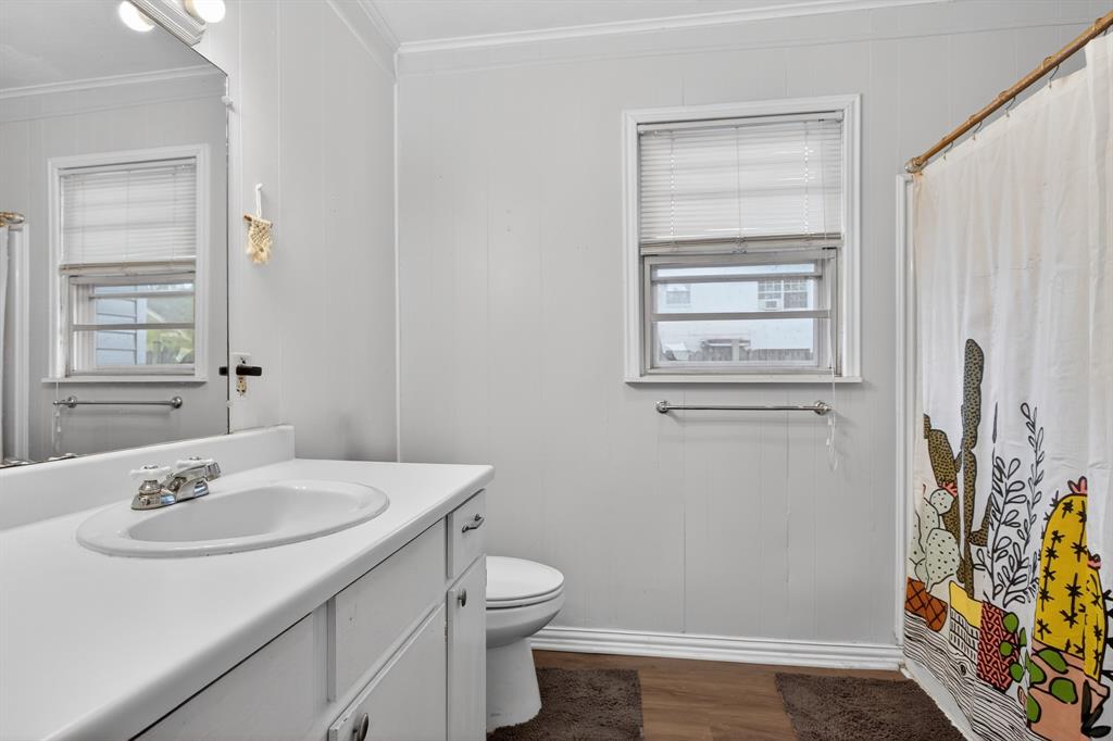 1111 N Austin Street Property Photo 11