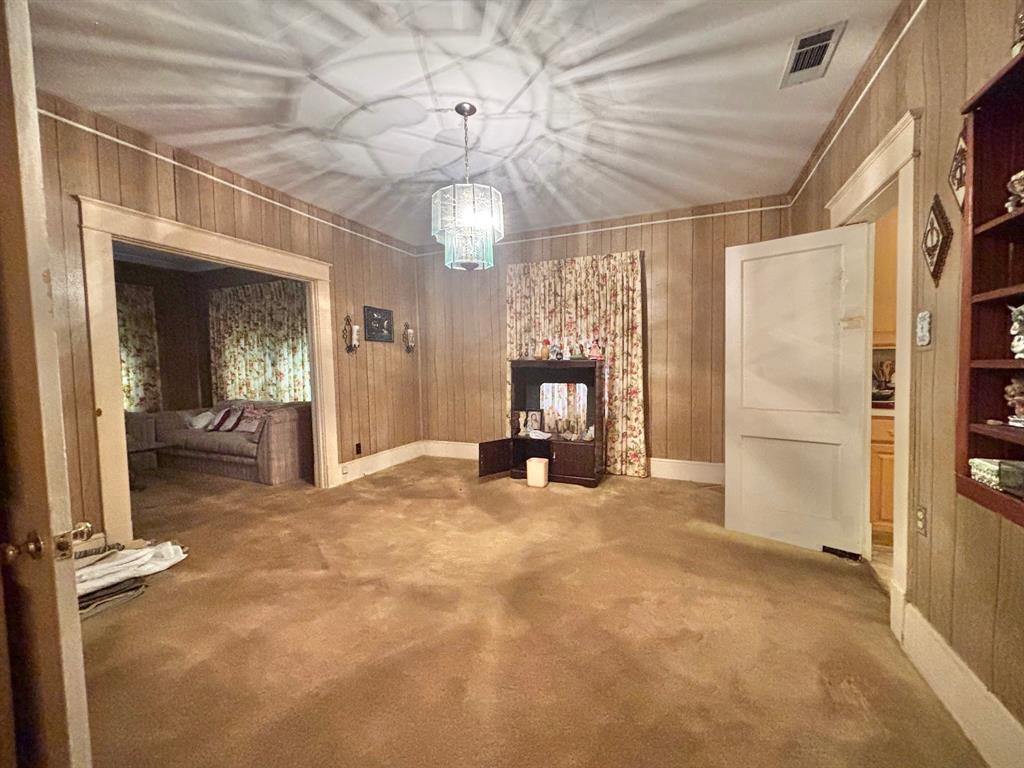619 Delaware Street Property Photo 7