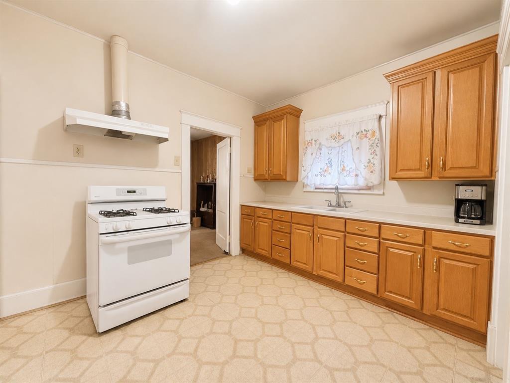 619 Delaware Street Property Photo 8