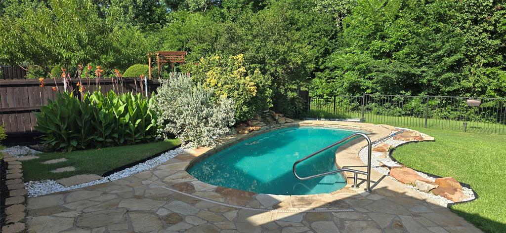 1706 Hollow Creek Court