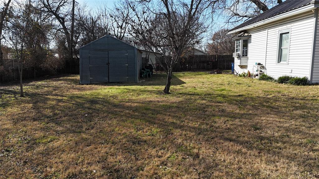 213 W Eldred Street 1 Property Photo 15