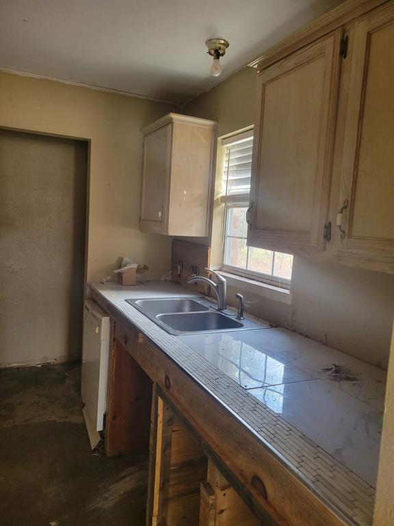 2135 40th Street Property Photo 4