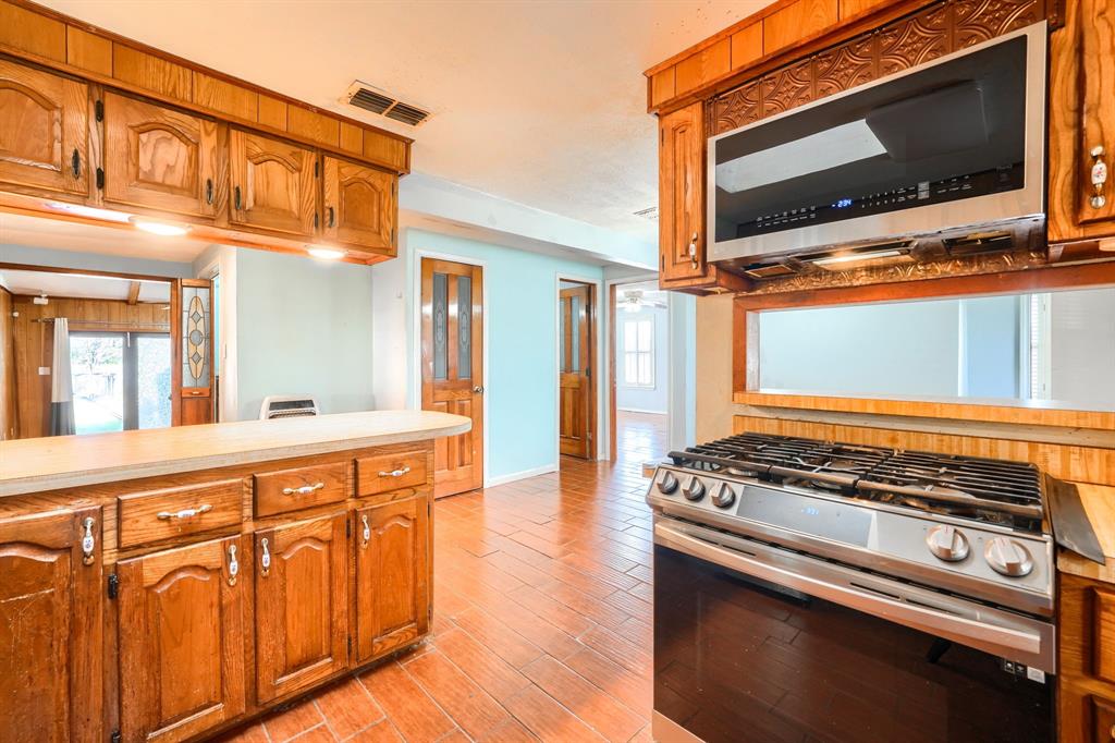 2112 Mangum Street Property Photo 8