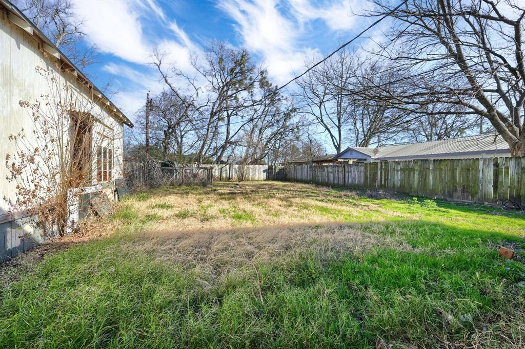 2112 Mangum Street Property Photo 18
