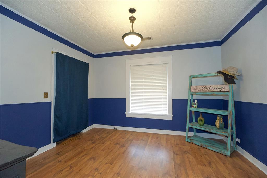 213 Clements Property Photo 18