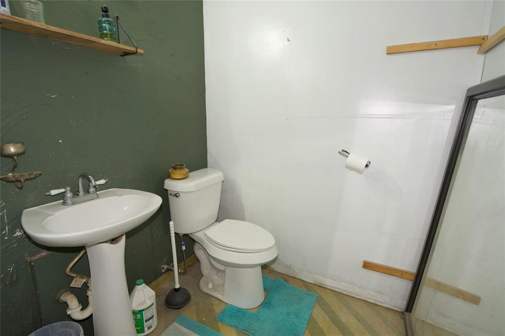 213 Clements Property Photo 32