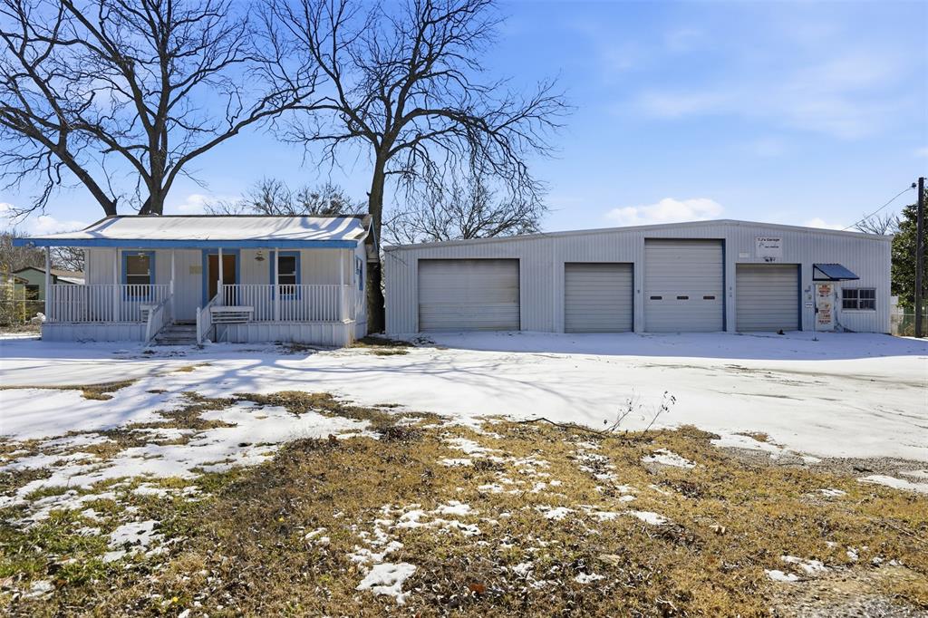 206 Watters Street Property Photo 1