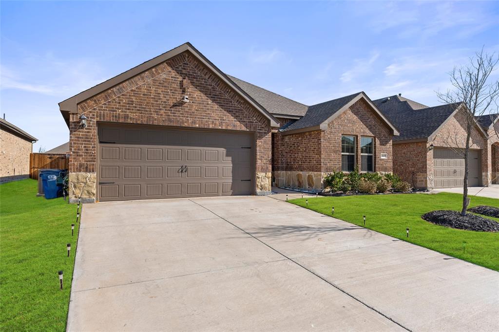 1517 Blossom Court Drive Property Photo 2
