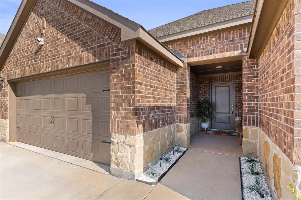 1517 Blossom Court Drive Property Photo 3