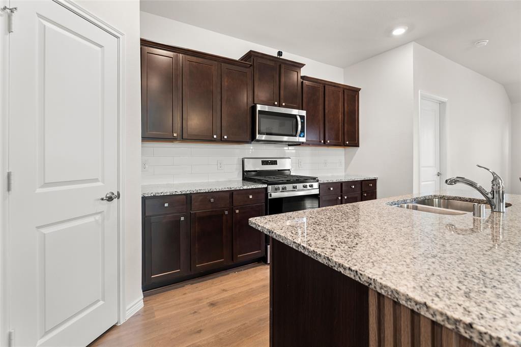 1517 Blossom Court Drive Property Photo 10
