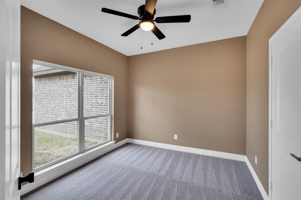 203 W Denton Street Property Photo 10
