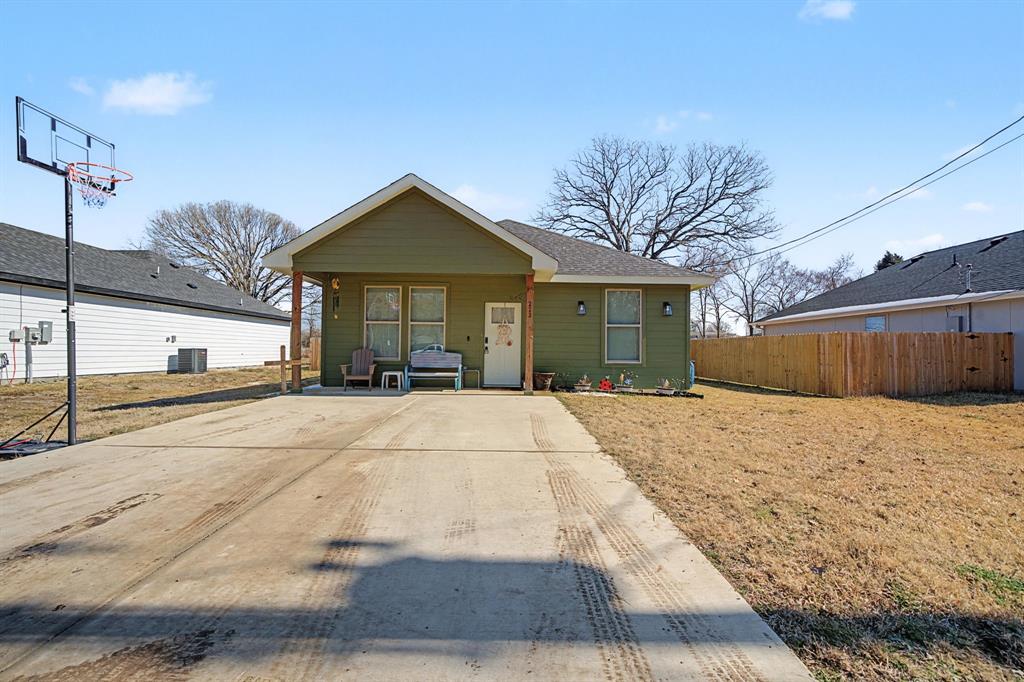223 Harris Boulevard Property Photo 3