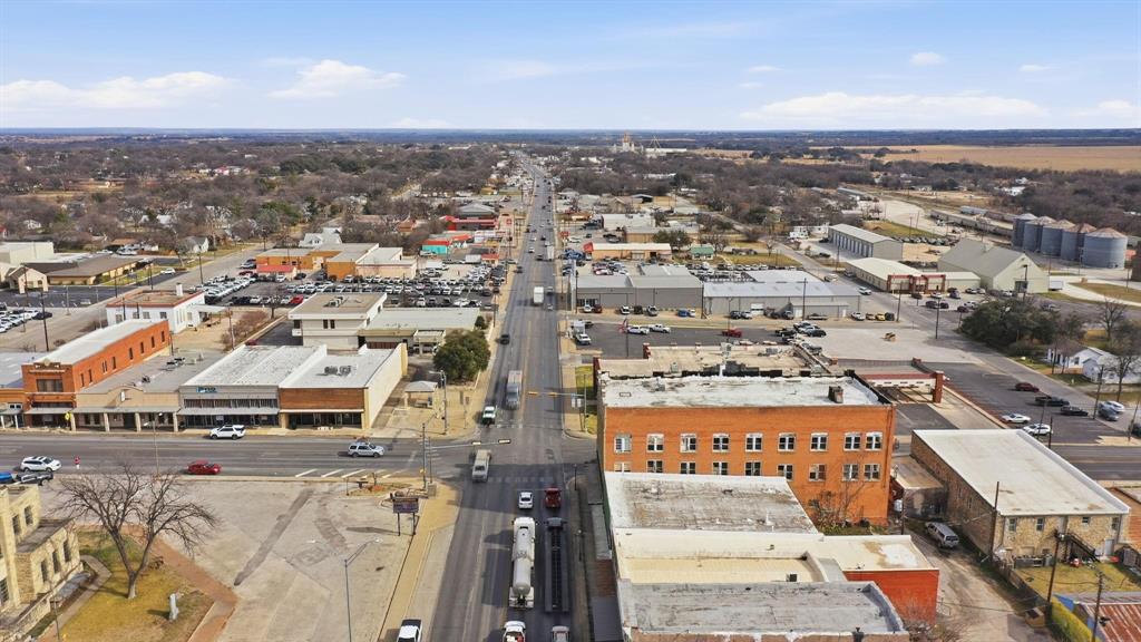 107 S Austin Street Property Photo 6