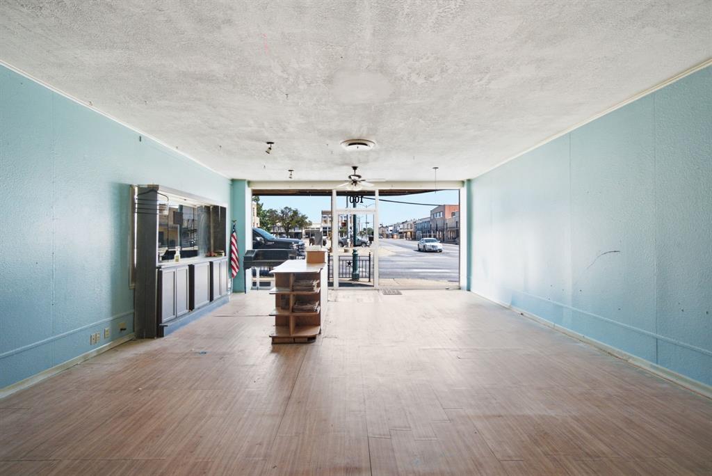 107 S Austin Street Property Photo 10