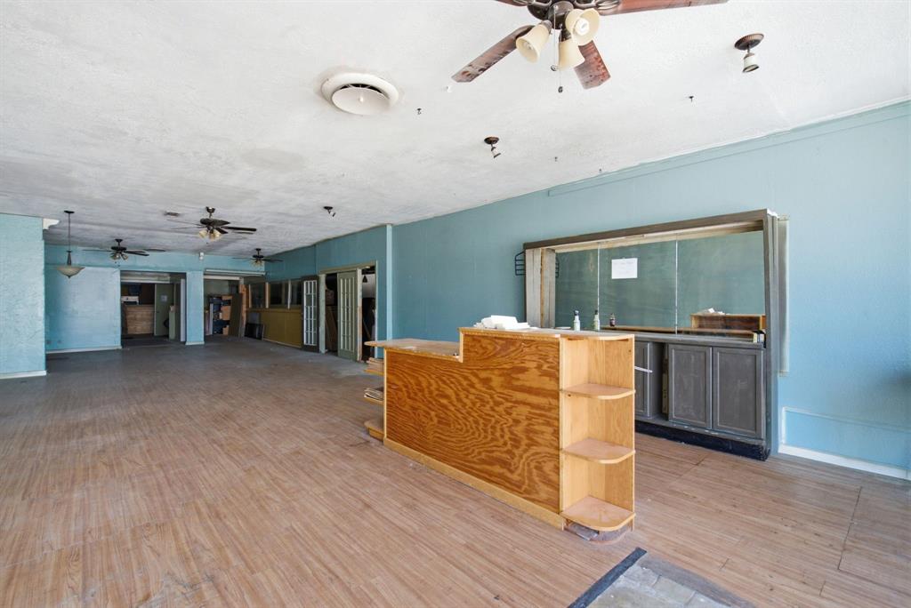107 S Austin Street Property Photo 12