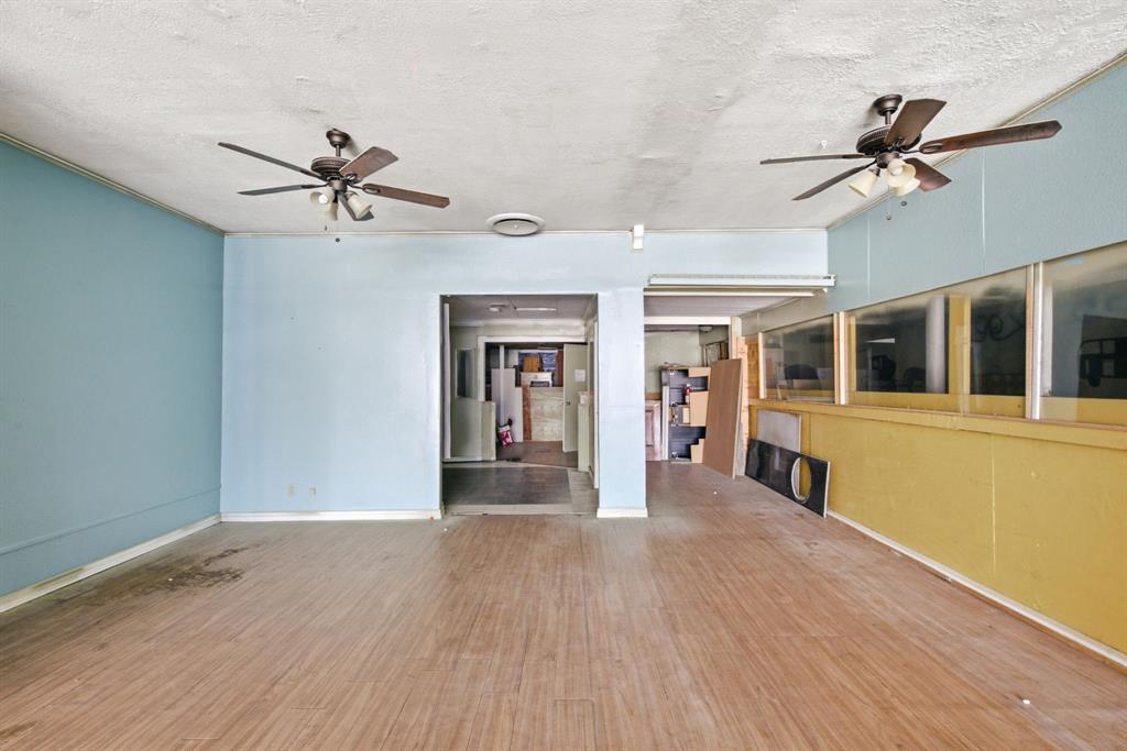 107 S Austin Street Property Photo 13