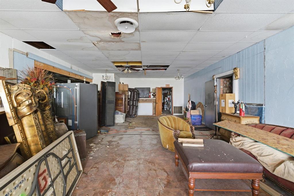 107 S Austin Street Property Photo 14