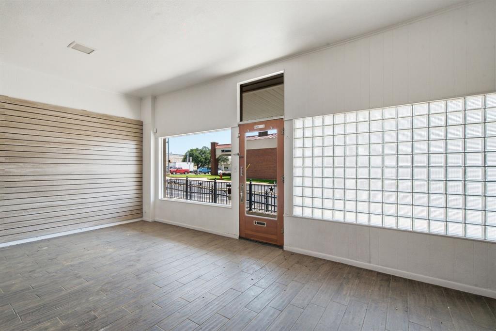 107 S Austin Street Property Photo 17
