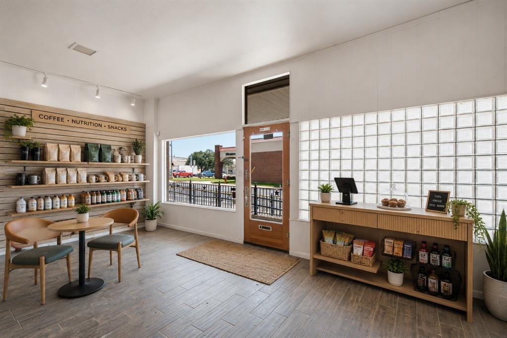 107 S Austin Street Property Photo 18
