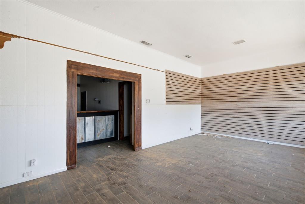 107 S Austin Street Property Photo 19