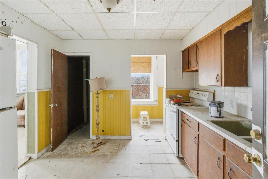 107 S Austin Street Property Photo 24