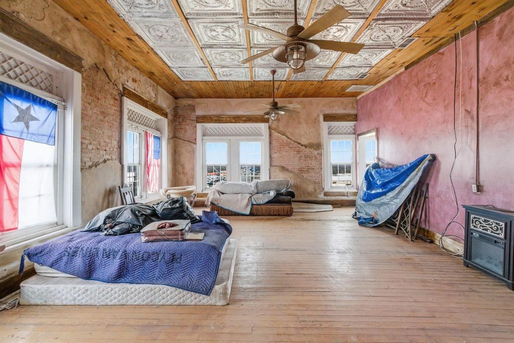 107 S Austin Street Property Photo 34