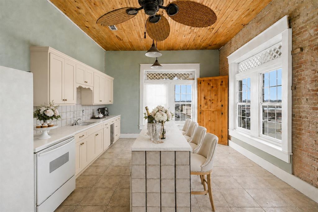107 S Austin Street Property Photo 37