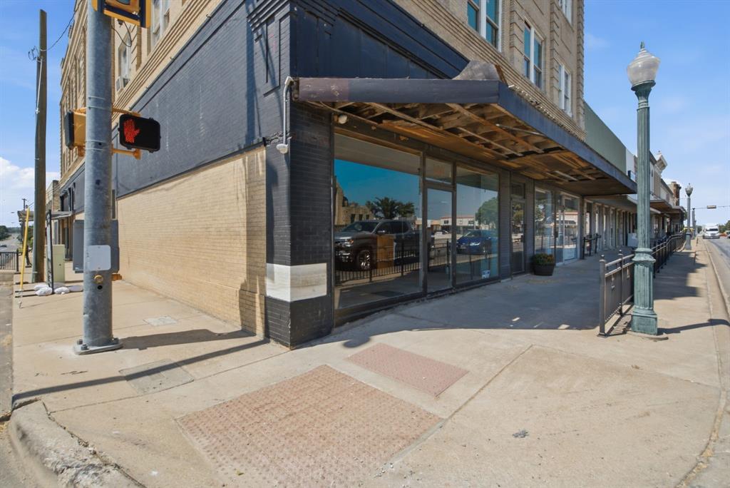 107 S Austin Street Property Photo 40