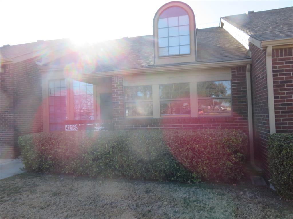 4216 N Interstate 35 Property Photo 1