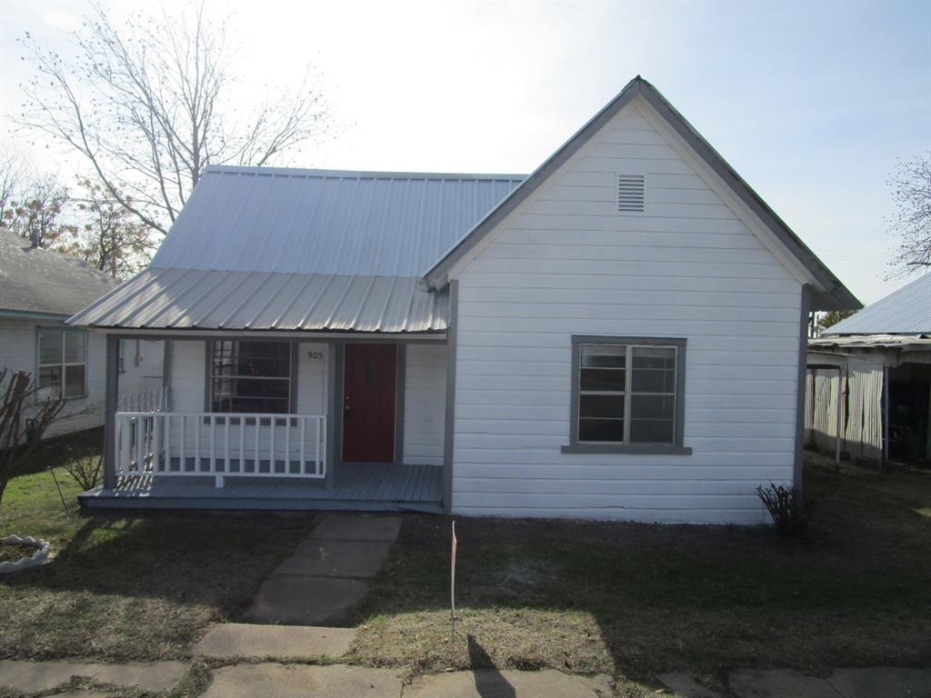 905 Wallis Avenue Property Photo 1