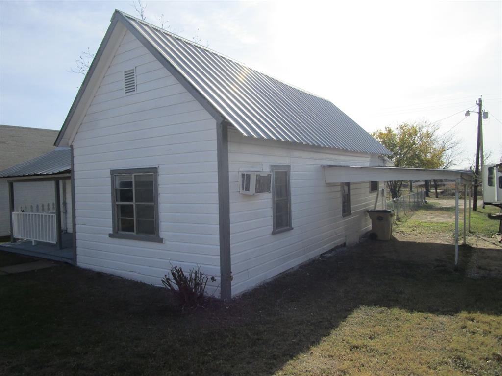 905 Wallis Avenue Property Photo 3