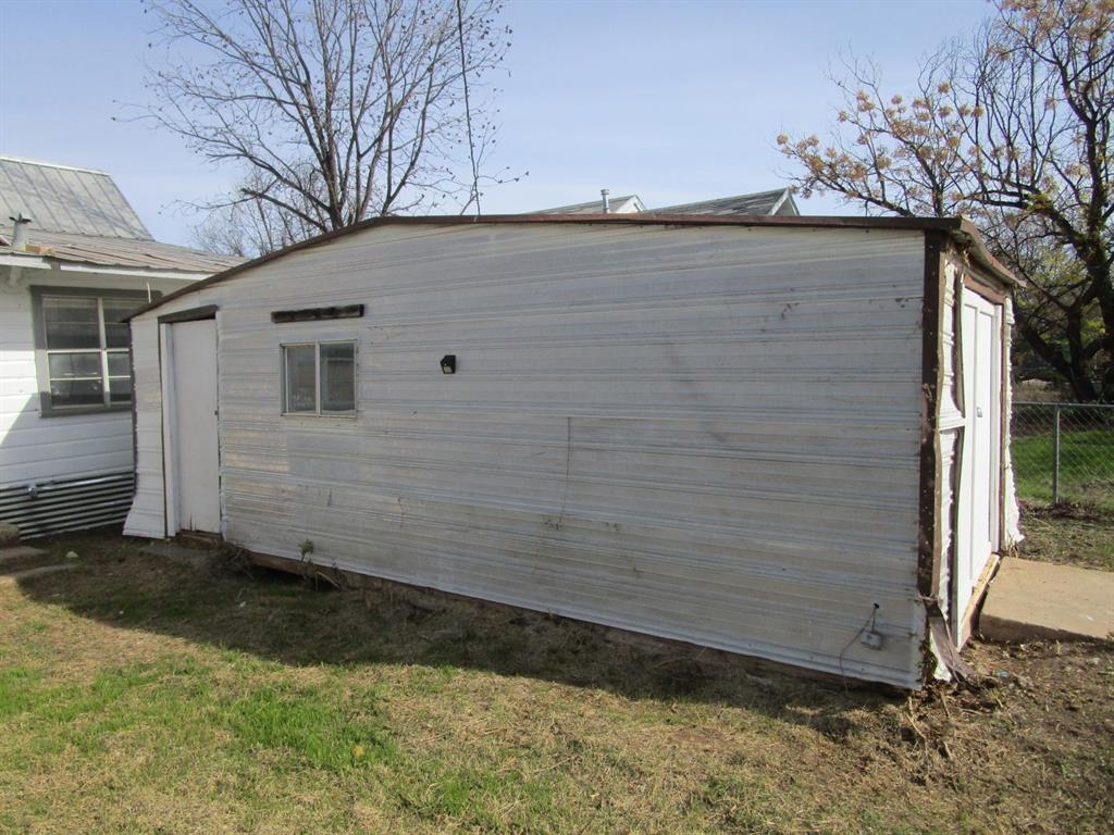 905 Wallis Avenue Property Photo 9